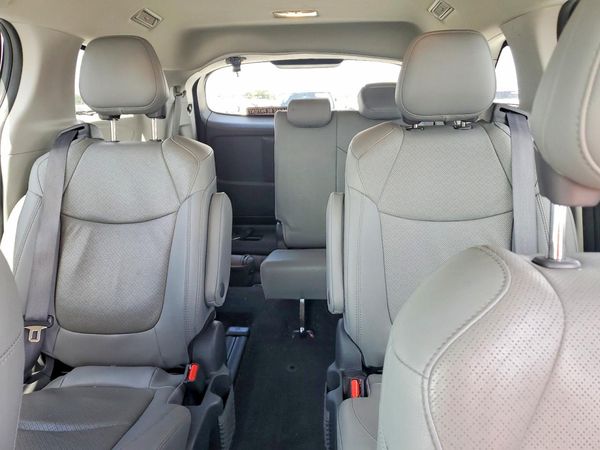 2023 TOYOTA SIENNA Limited