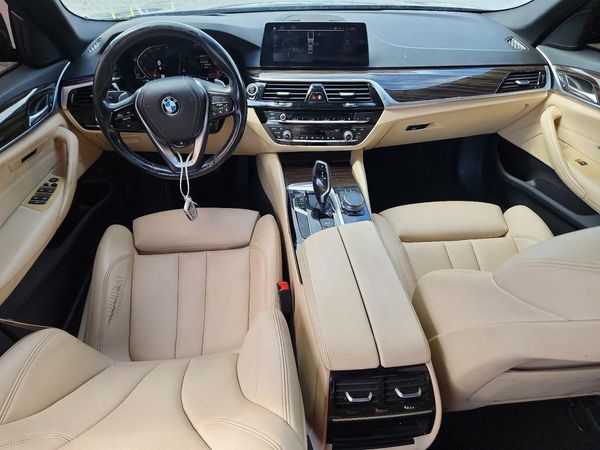 2020 BMW 530
