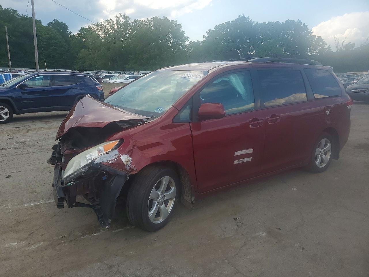 2014 TOYOTA SIENNA