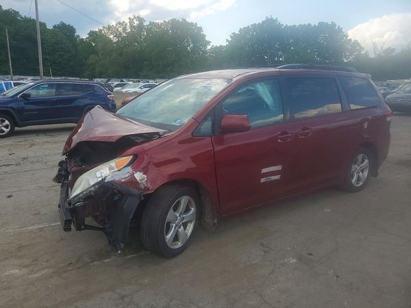 2014 TOYOTA SIENNA