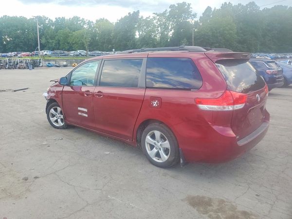 2014 TOYOTA SIENNA