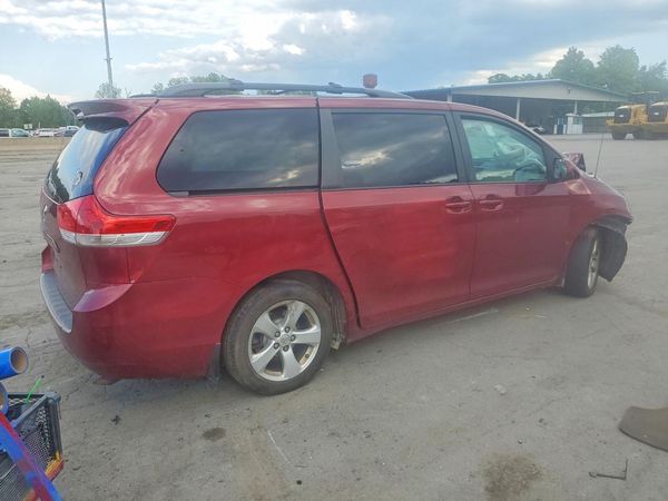 2014 TOYOTA SIENNA