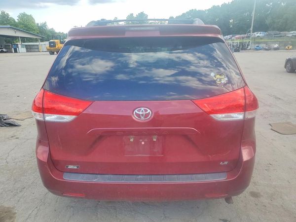2014 TOYOTA SIENNA