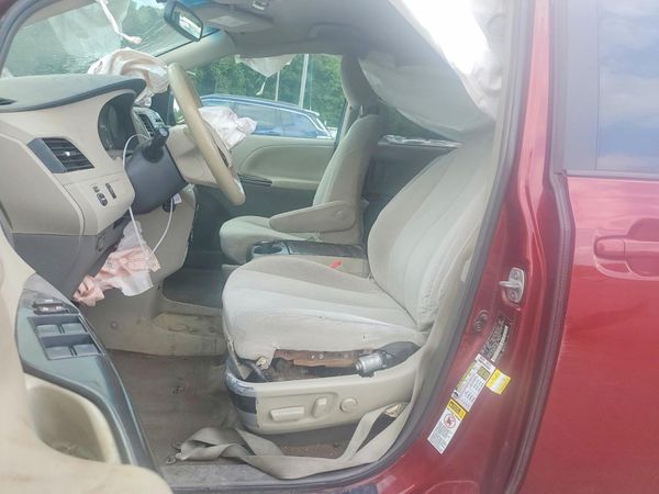 2014 TOYOTA SIENNA