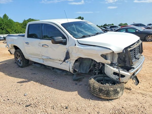 2021 NISSAN TITAN Crew Cab