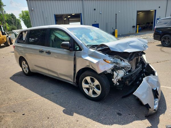 2016 TOYOTA SIENNA