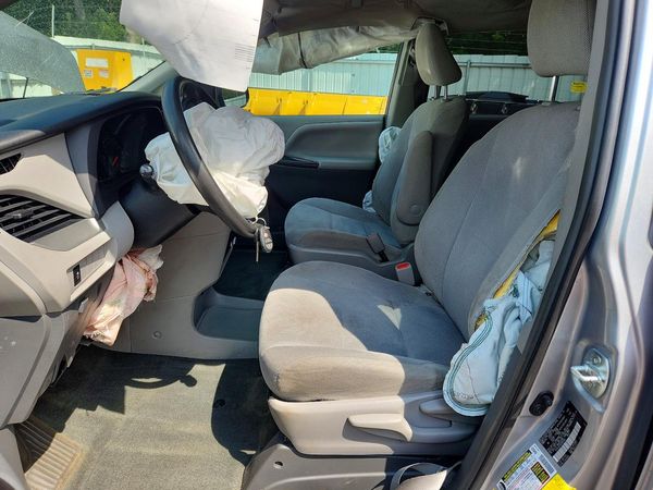 2016 TOYOTA SIENNA