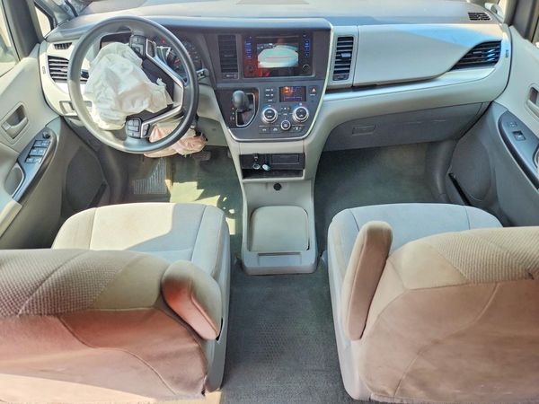 2016 TOYOTA SIENNA