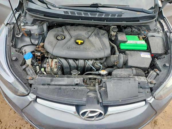 2014 HYUNDAI ELANTRA GLS (Middle)