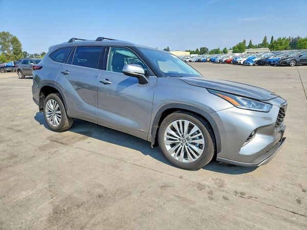 2026 TOYOTA HIGHLANDER Platinum — Passenger 3/4