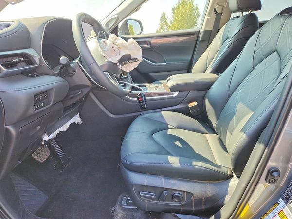 2026 TOYOTA HIGHLANDER Platinum — DENT