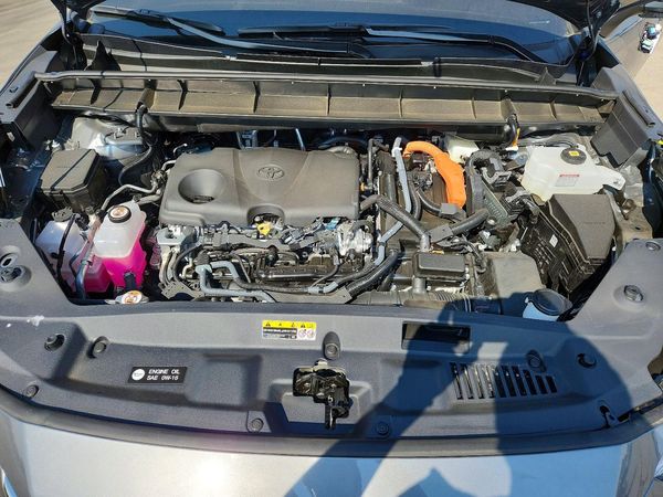 2026 TOYOTA HIGHLANDER Platinum — Engine bay