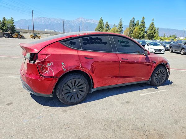 2024 TESLA MODEL Y
