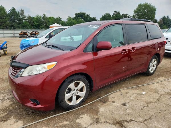 2016 TOYOTA SIENNA