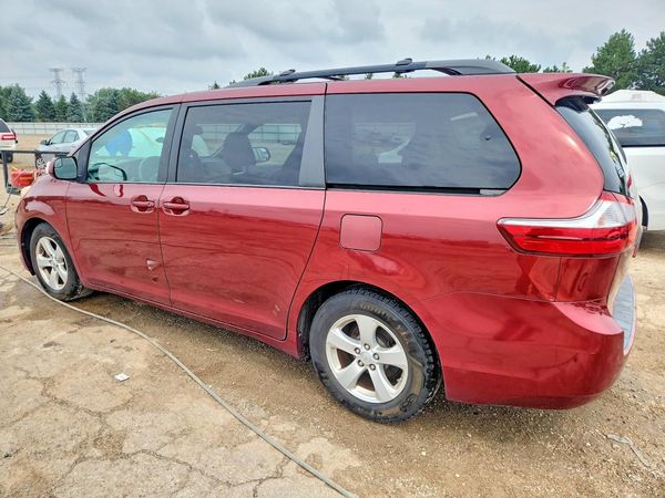 2016 TOYOTA SIENNA
