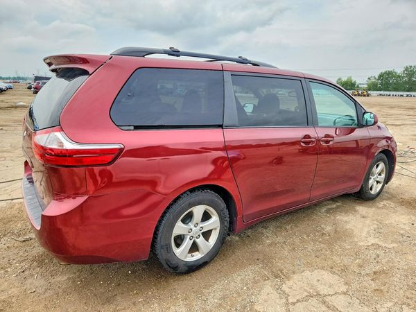 2016 TOYOTA SIENNA