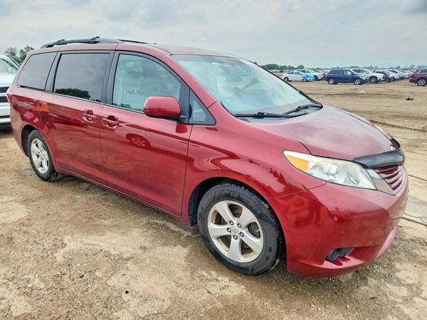 2016 TOYOTA SIENNA