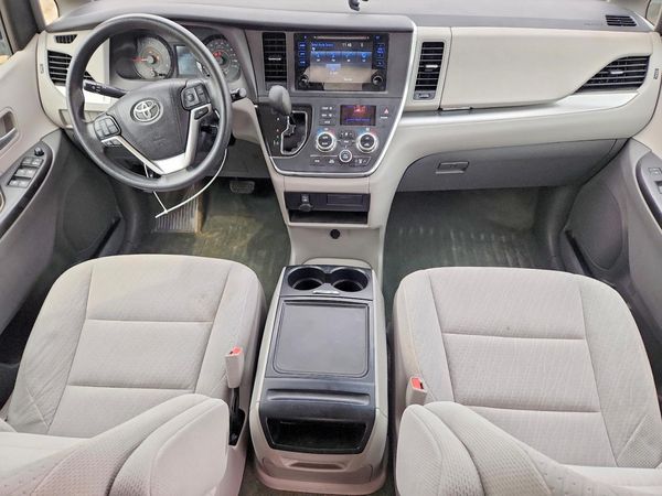 2016 TOYOTA SIENNA