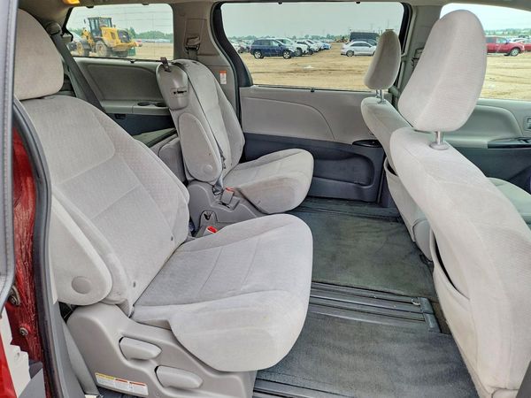 2016 TOYOTA SIENNA