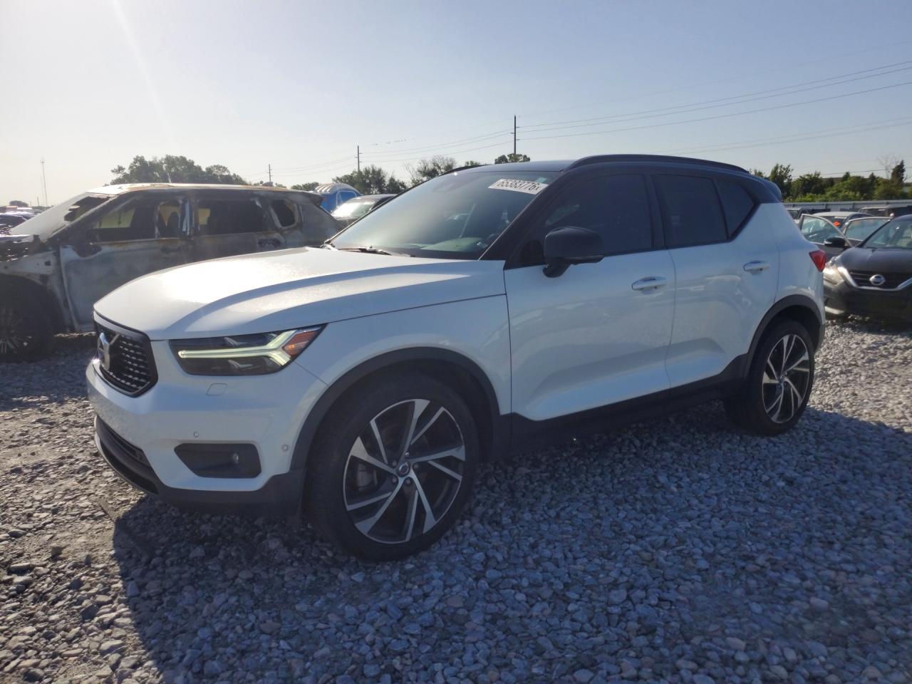 2020 VOLVO XC40