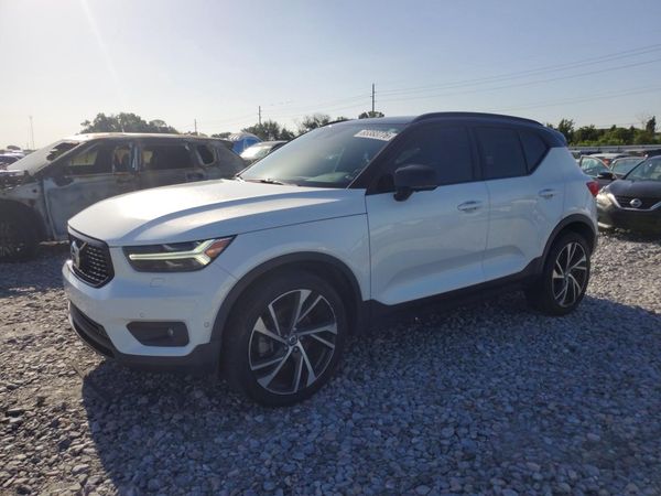 2020 VOLVO XC40