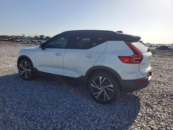 2020 VOLVO XC40
