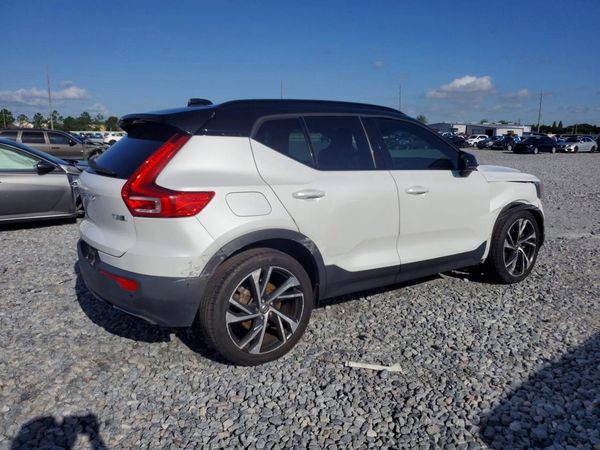 2020 VOLVO XC40