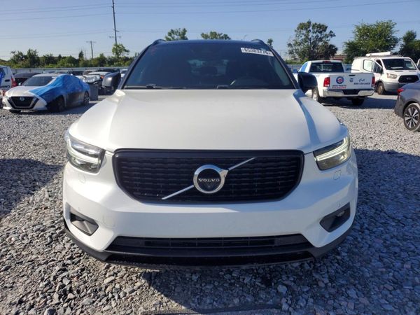 2020 VOLVO XC40