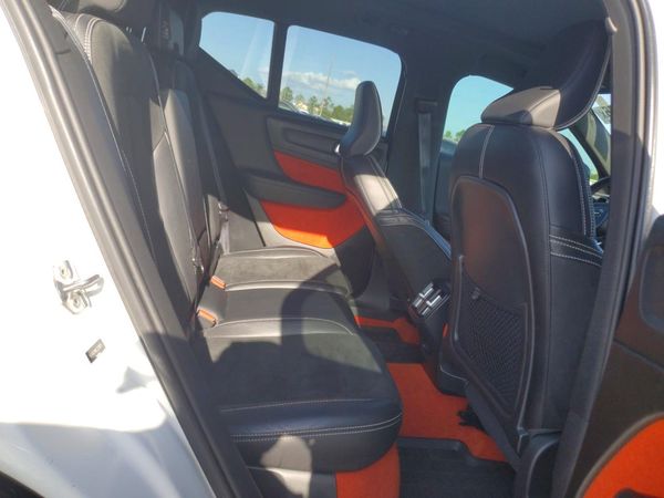 2020 VOLVO XC40