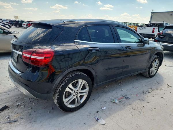 2020 MERCEDES-BENZ GLA