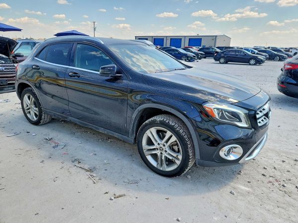 2020 MERCEDES-BENZ GLA