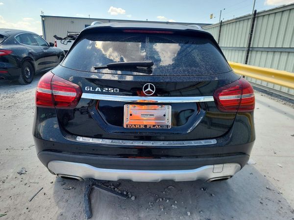2020 MERCEDES-BENZ GLA