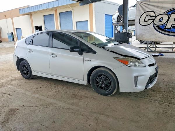 2015 TOYOTA PRIUS