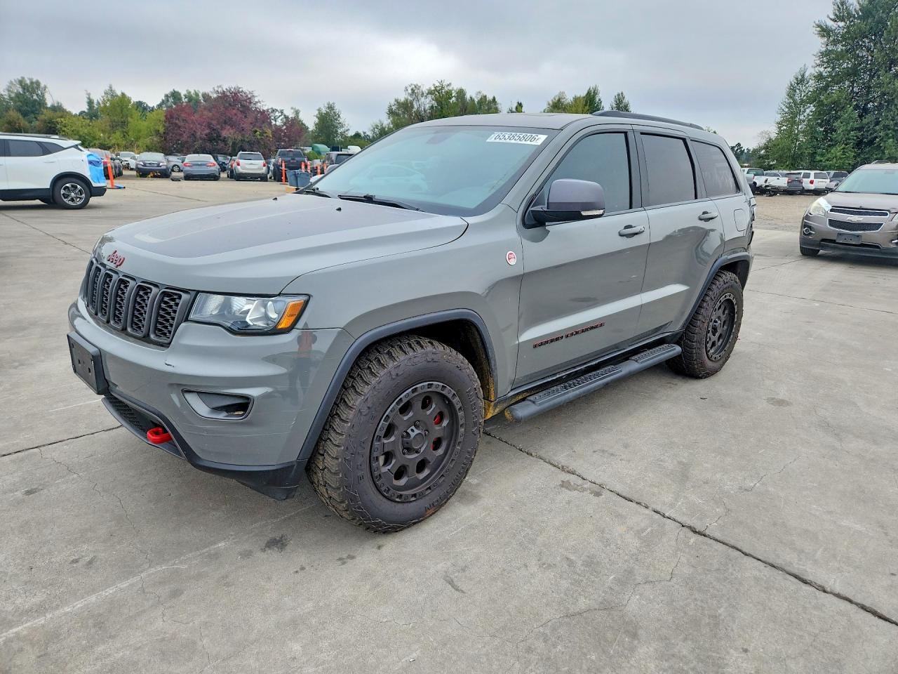 2021 JEEP GRAND CHEROKEE Trailhawk — Front 3/4
