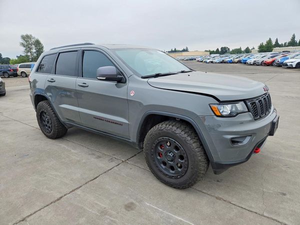 2021 JEEP GRAND CHEROKEE Trailhawk — Passenger 3/4