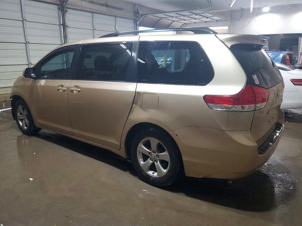 2013 TOYOTA SIENNA