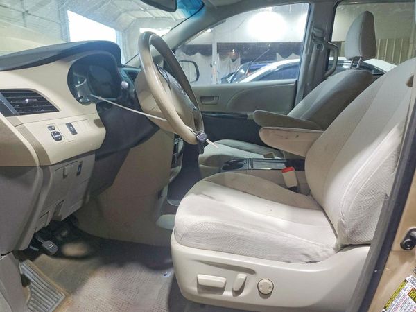 2013 TOYOTA SIENNA