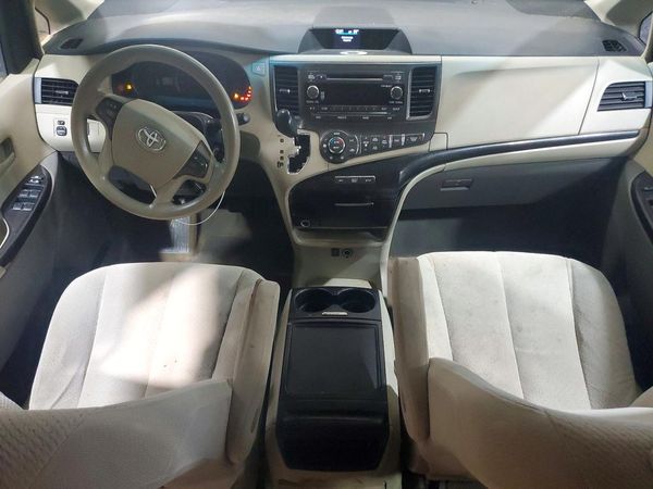 2013 TOYOTA SIENNA