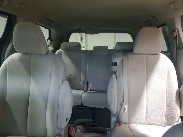 2013 TOYOTA SIENNA