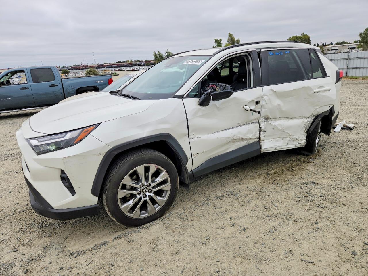 2022 TOYOTA RAV4 XLE Premium