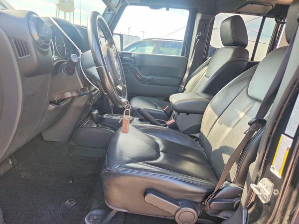 2017 JEEP WRANGLER UNLIMITED SAHARA 4X4