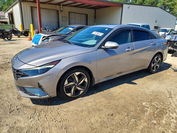 2022 HYUNDAI ELANTRA SEL w/ Premium Pkg