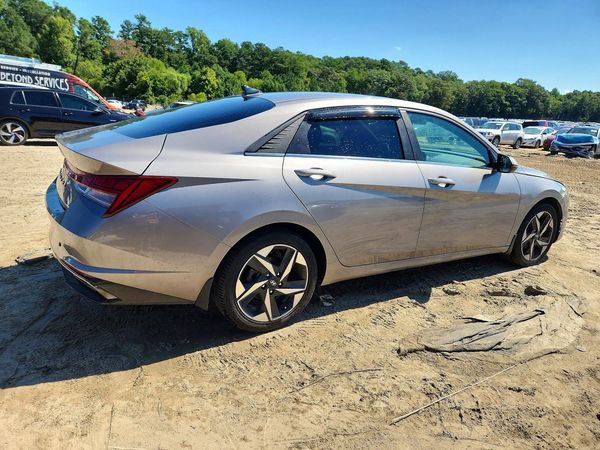 2022 HYUNDAI ELANTRA SEL w/ Premium Pkg