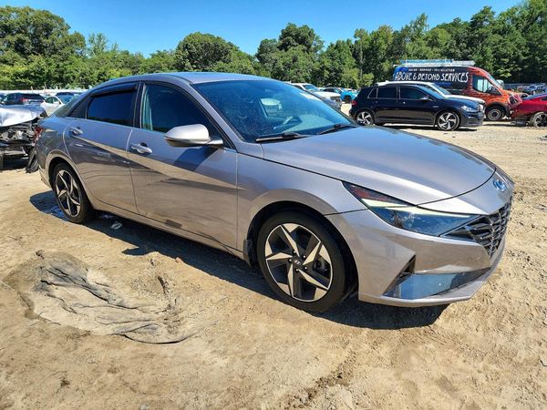2022 HYUNDAI ELANTRA SEL w/ Premium Pkg