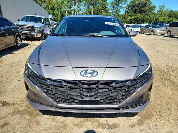 2022 HYUNDAI ELANTRA SEL w/ Premium Pkg