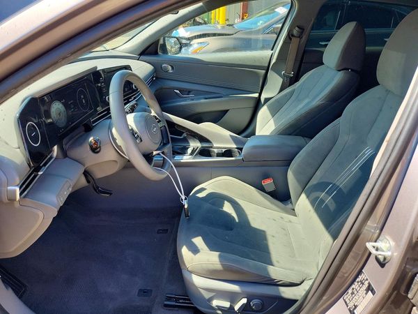 2022 HYUNDAI ELANTRA SEL w/ Premium Pkg