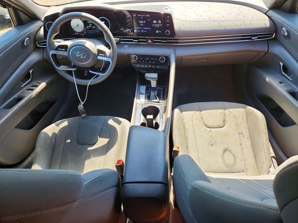 2022 HYUNDAI ELANTRA SEL w/ Premium Pkg