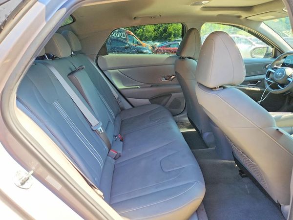 2022 HYUNDAI ELANTRA SEL w/ Premium Pkg