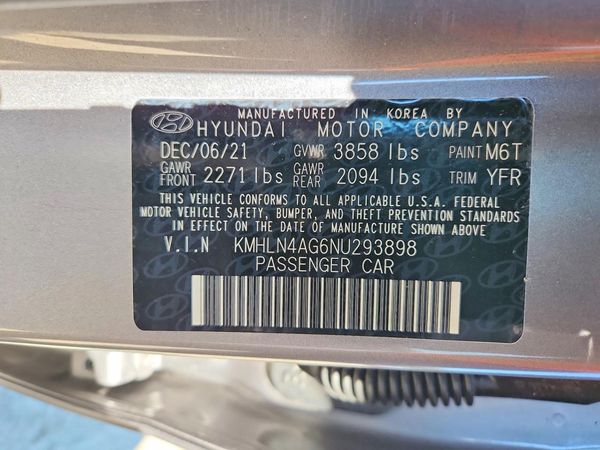 2022 HYUNDAI ELANTRA SEL w/ Premium Pkg
