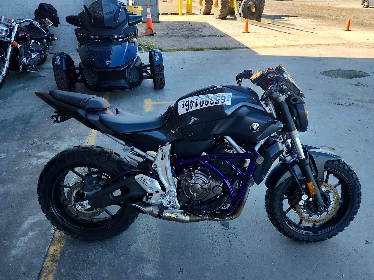 2015 YAMAHA FZ07